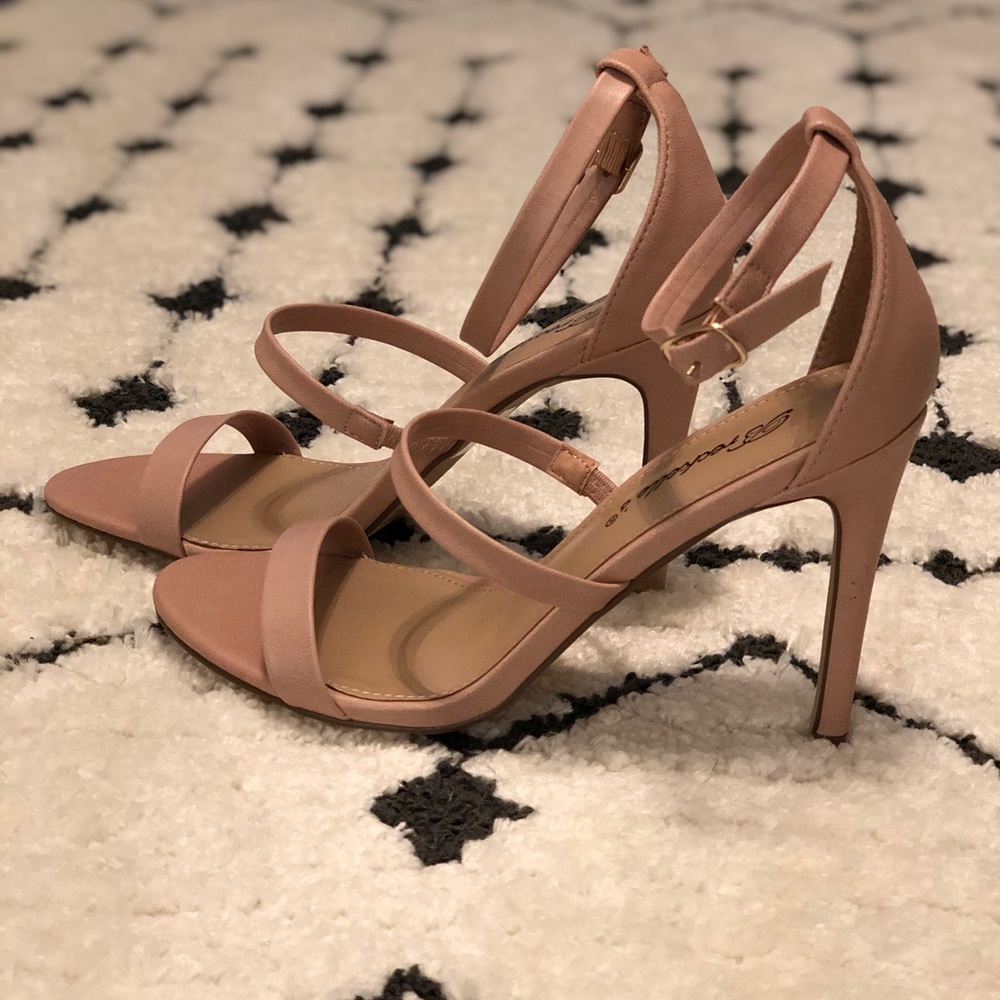 Dusty pink strapped heels • size 6